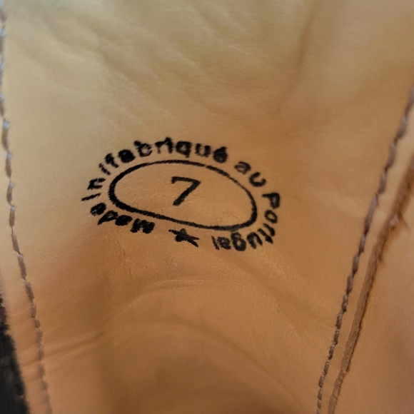 John Fluevog Chelsea Boots - Picture 5 of 5